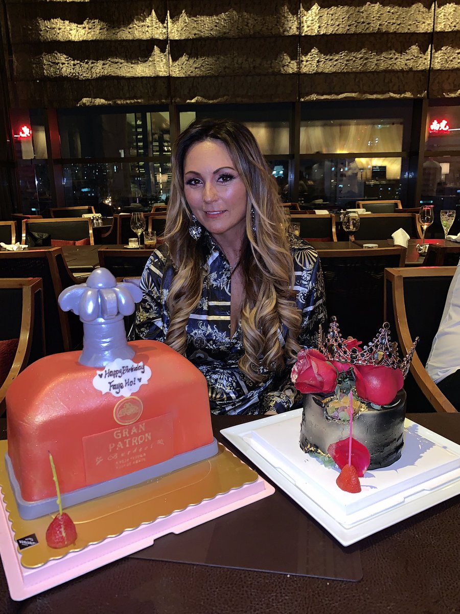 MissFayeHo's tweet photo. Thank you so much for the surprised birthday party everyone! β€οΈ I am so blessed and loved xoxoΒ
#birthday2019 #fayeho #surprised #welcomebacktoMacau #patroncake https://t.co/Ht2jnuy6R1