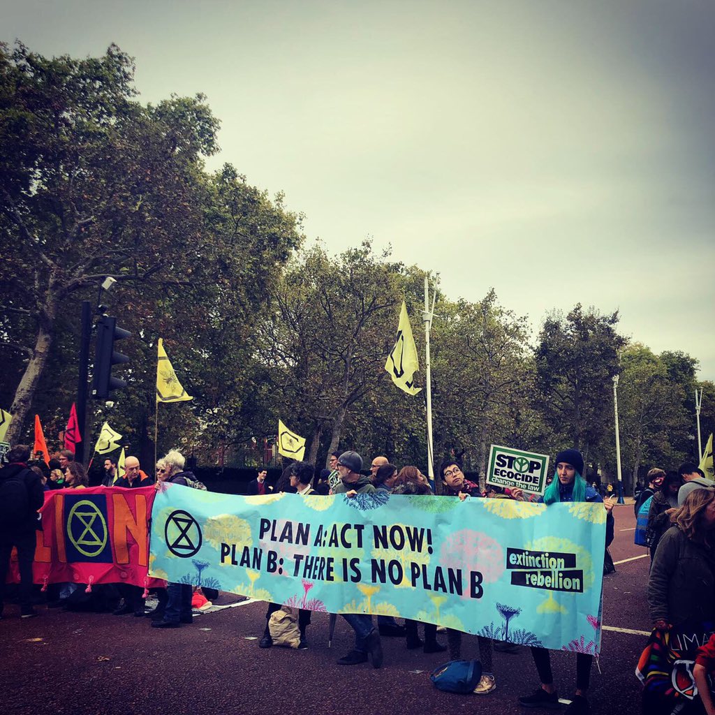 benkeene's tweet image. Not sure I agree with all the tactics of @ExtinctionR but after 15+ years working on sustainability projects, its very clear to me that we need to see a lot of big, quick changes beyond our own lifestyles to tackle the multiple environmental crises, and this movement might...