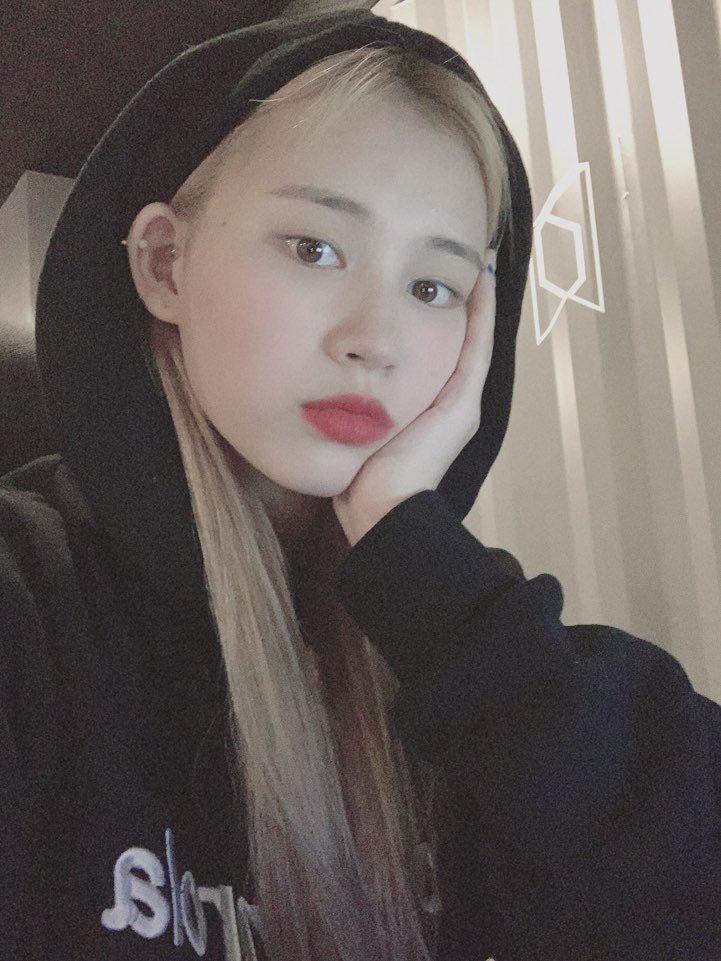 WekiMeki's tweet photo. 키링 굿나잇😁😴💕

#머리맡 #이요르들 #조금일찍 #굿나잇 https://t.co/qBXphqhcXE