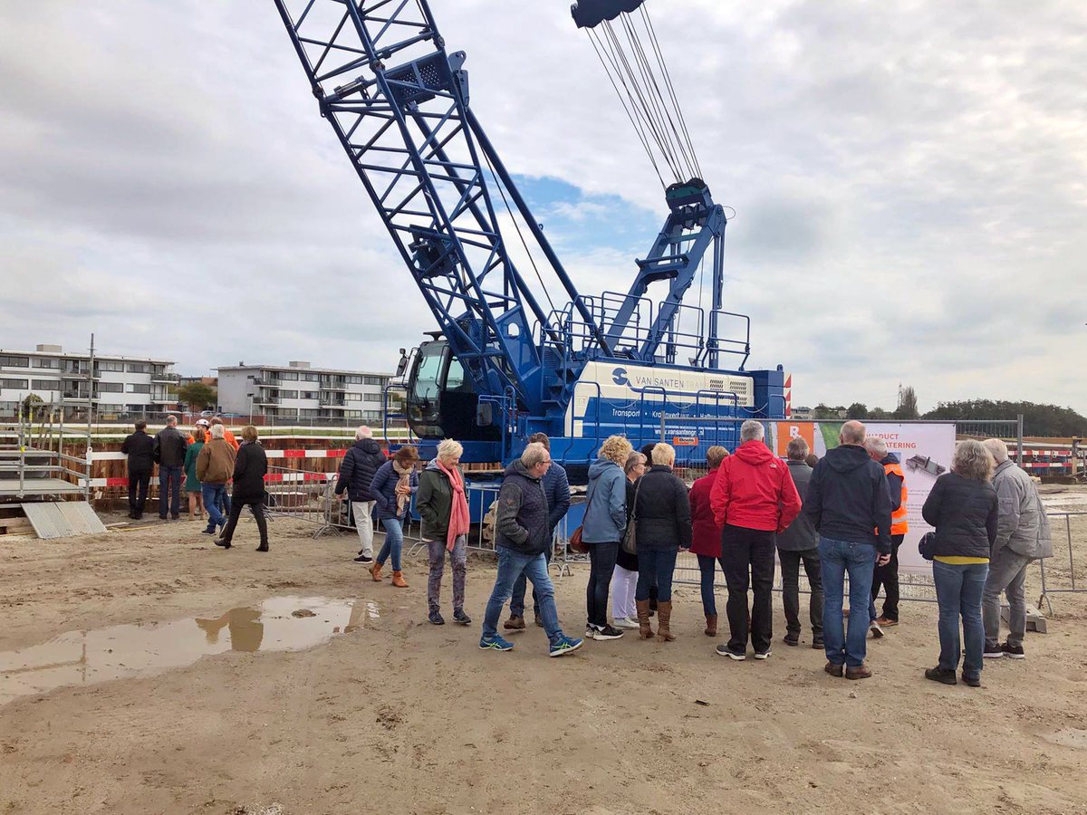 RijnlandRoute_'s tweet photo. Afgelopen zaterdag organiseerde #Comol5 speciaal voor de bewoners uit de #Stevenshof een kijkje in de bouwput. Ze konden o.a. het aquaduct Veenwetering en de ontvangstschacht van de #tunnelboormachine bewonderen. Voor iedereen die er was, bedankt voor jullie komst! ππ https://t.co/tXGEiP6R1J
