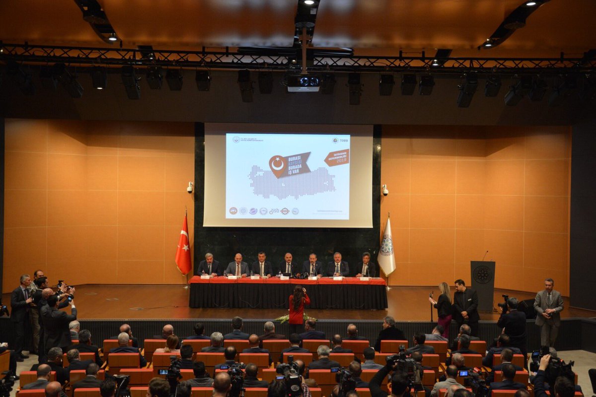 2019 İstihdam Seferberliği çalışmaları kapsamında, Kayseri Çalışma ve İş Kurumu İl Müdürlüğü ve Sosyal Güvenlik Kurumu İl Müdürlüğü yetkilileri tarafından, istihdamın artırılmasına yönelik olarak sunulan teşviklere ve sağlanan desteklere ilişkin bilgilendirme yapıldı.