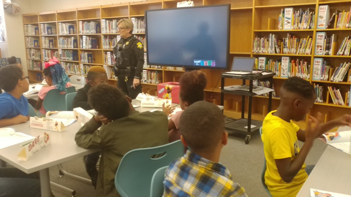 DeputyGriff_SRO's tweet photo. Day 1, Week 1, Lesson 1 of #DARE in the books!!! Whoop whoop!! Awesome students today! Huge #ThankYou to @llnavis's class and @BonigBCE's class!!!! They made teaching the curriculum so easy. ๐๐ #SCDARE @RCSD #RCSDSRO #DAREOfficer @MEDatBCE @RichlandTwo https://t.co/5NO8JmbTOO