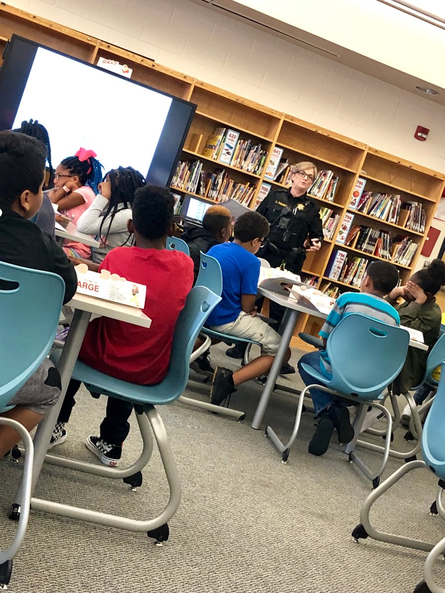 DeputyGriff_SRO's tweet photo. Day 1, Week 1, Lesson 1 of #DARE in the books!!! Whoop whoop!! Awesome students today! Huge #ThankYou to @llnavis's class and @BonigBCE's class!!!! They made teaching the curriculum so easy. ๐๐ #SCDARE @RCSD #RCSDSRO #DAREOfficer @MEDatBCE @RichlandTwo https://t.co/5NO8JmbTOO