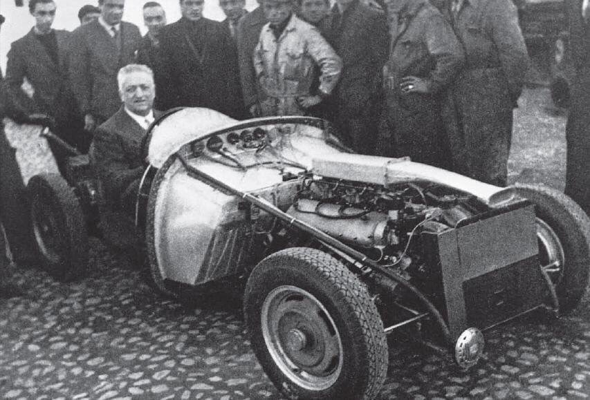 retroalbania's tweet photo. #RetroHistory
🏎Enzo Ferrari(1898-1988), themeluesi i brandit të makinave sportive më luksoze në botë, mbiemri i të cilit mban të paktën 5000🏆kupa fitoreje në gara ndërkombëtare. Ndiqni këtë mini-dokumentar për rrugëtimin e krijimit të FERRARI! ❤️
👉 https://t.co/QJegPxuLbx https://t.co/qAmXw57Wzs