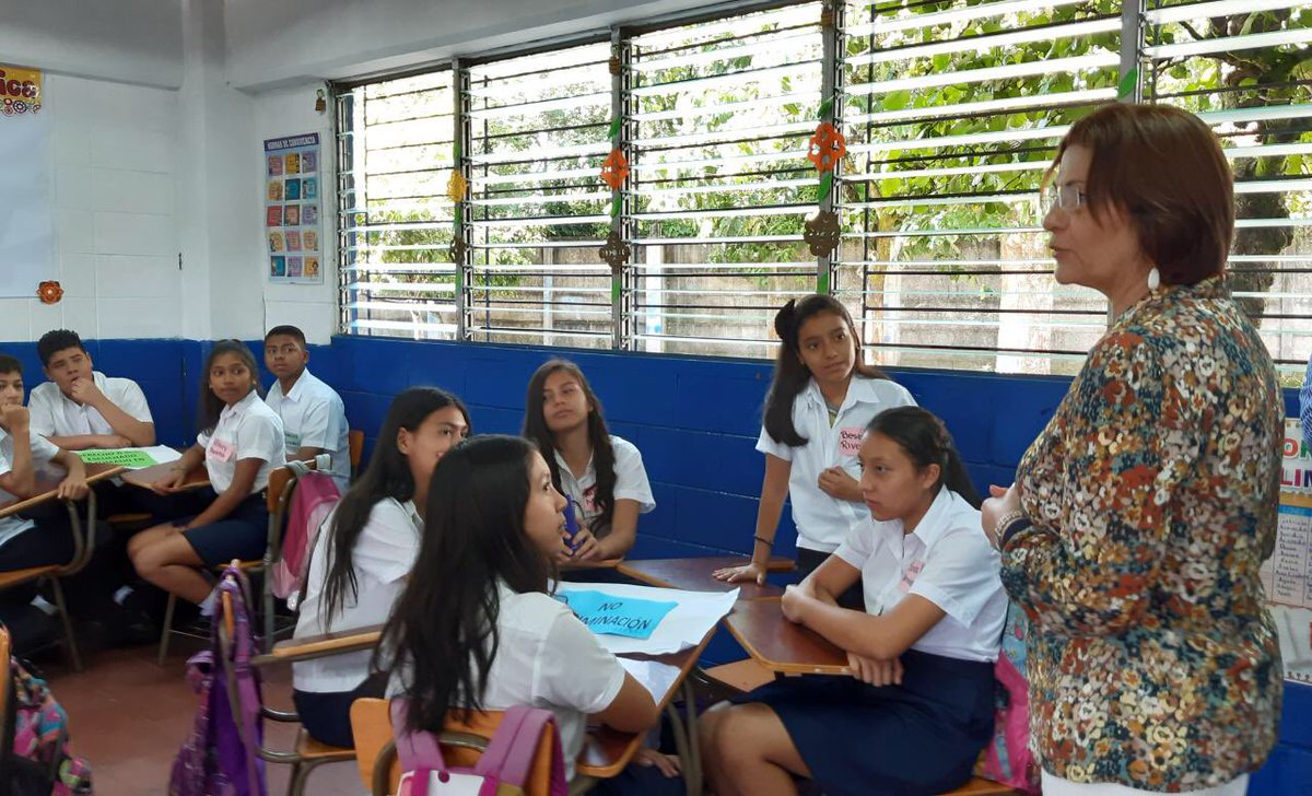 UnicefSV's tweet photo. Los niños y las niñas de todas las escuelas de #ElSalvador recibirán la #LecciónMásGrandedelMundo, aprenderán sobre La Convención de los Derechos del Niño y los #ODS |
#TheWorldLargestLesson #CDN30 https://t.co/0p7Cu09dUW