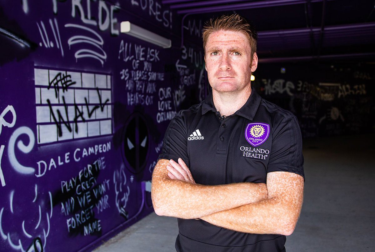 CultureSoccer's tweet photo. Breaking news 🚨

Orlando City SC continue d'être un bazar incroyable : James O'Connor vient de se faire licencier ! 

Il faudra donc déjà trouver un quatrième coach en six ans pour les Lions, qui n'ont toujours pas fait les playoffs... 🇺🇸💜 https://t.co/N3UvH63Bl0