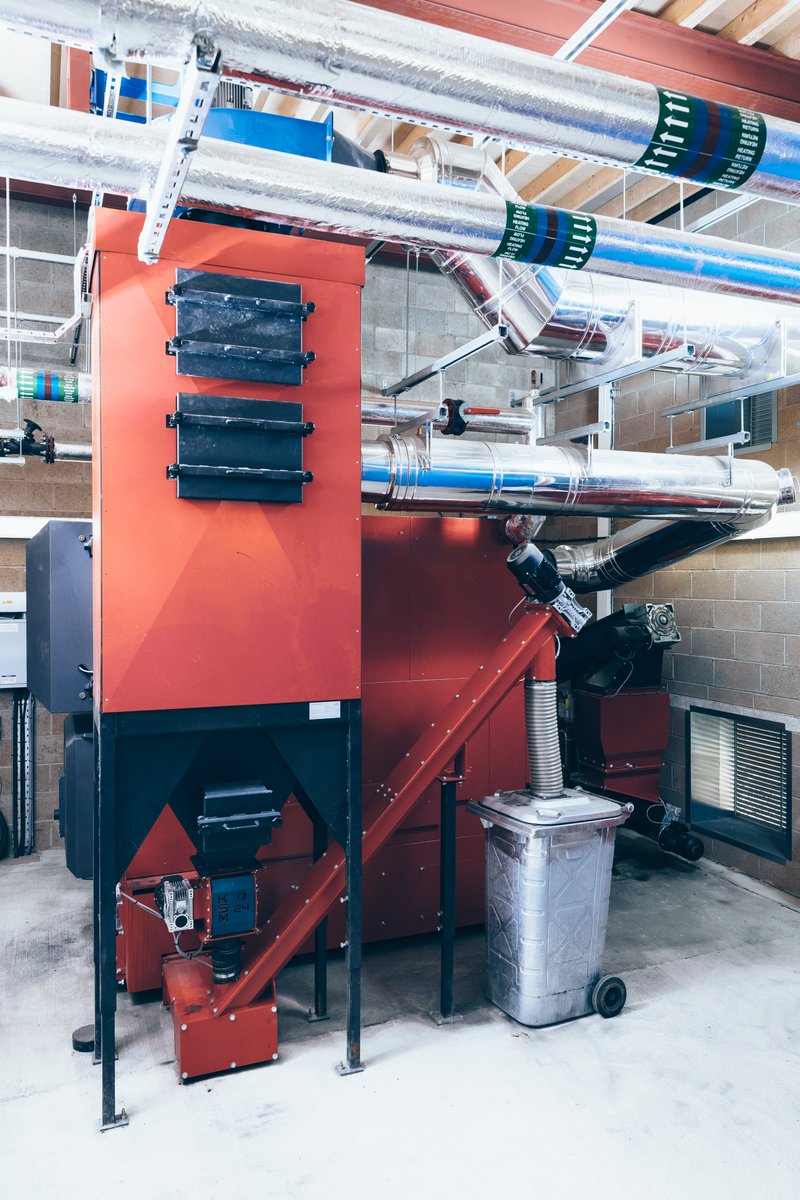 RedcoLtd's tweet photo. It may be getting chilly outside, but it's warm in the #Redco office! We use #sustainablysourced woodchip to power our #biomassboiler, which heats our buildings and reduces our #carbonfootprint!

#sustainableenergy #greenpower #renewableenergy #autumn #warmofficehappystaff https://t.co/YTdXdBdqoI