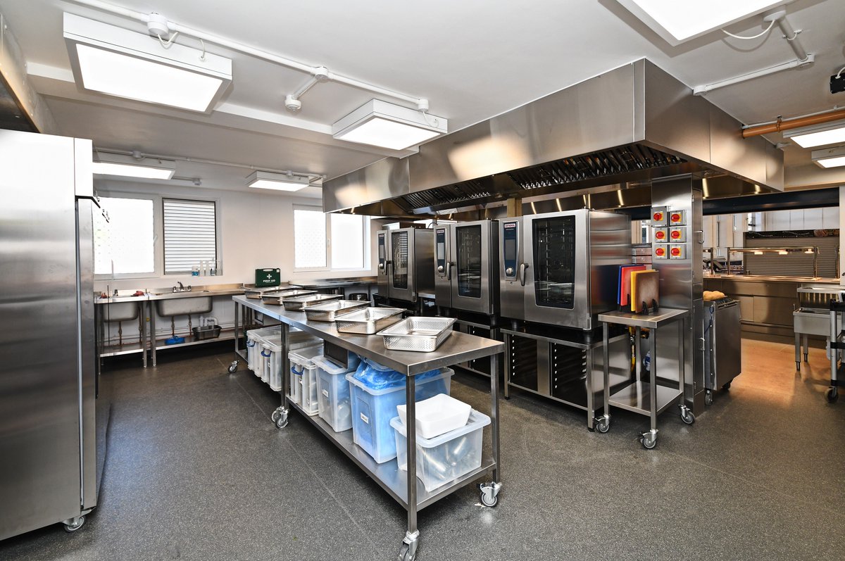 ArcherBCLtd's tweet photo. Another stunning kitchen transformation completed on time and on budget by @ArcherBCLtd  for @StHelensSchool with thanks to @TJEvers1 and @jdscateringuk https://t.co/GWYr1KDwU9