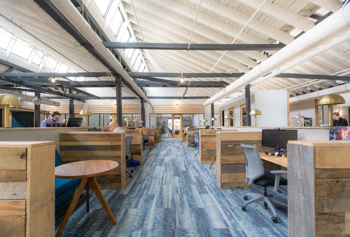 flyoverpodfest's tweet photo. Join Midwest #podcasters at the Flyover Podcast Festival Oct 11! 1 day. 2 tracks. #Podcast production &amp; the business of #podcasting. Cool coworking vibes @dimension_mill. Get your  #FPF19 tix today! https://t.co/OGf4JL1QU9 https://t.co/wzukanWPI1