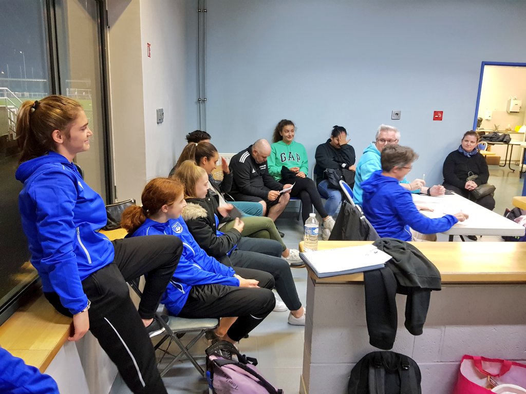 asbrfootfeminin's tweet photo. Ce vendredi a eu lieu la réunion de présentation de la saison 2019-2020 de l'école de foot (U6 à U13) !
L'occasion pour les parents des jeunes #footballeuses de l'ASBR de faire connaissance avec l'ensemble du staff bénévole et engagé du pôle! #teamASBR #football #labelFFF https://t.co/Ipv3XS7ePr