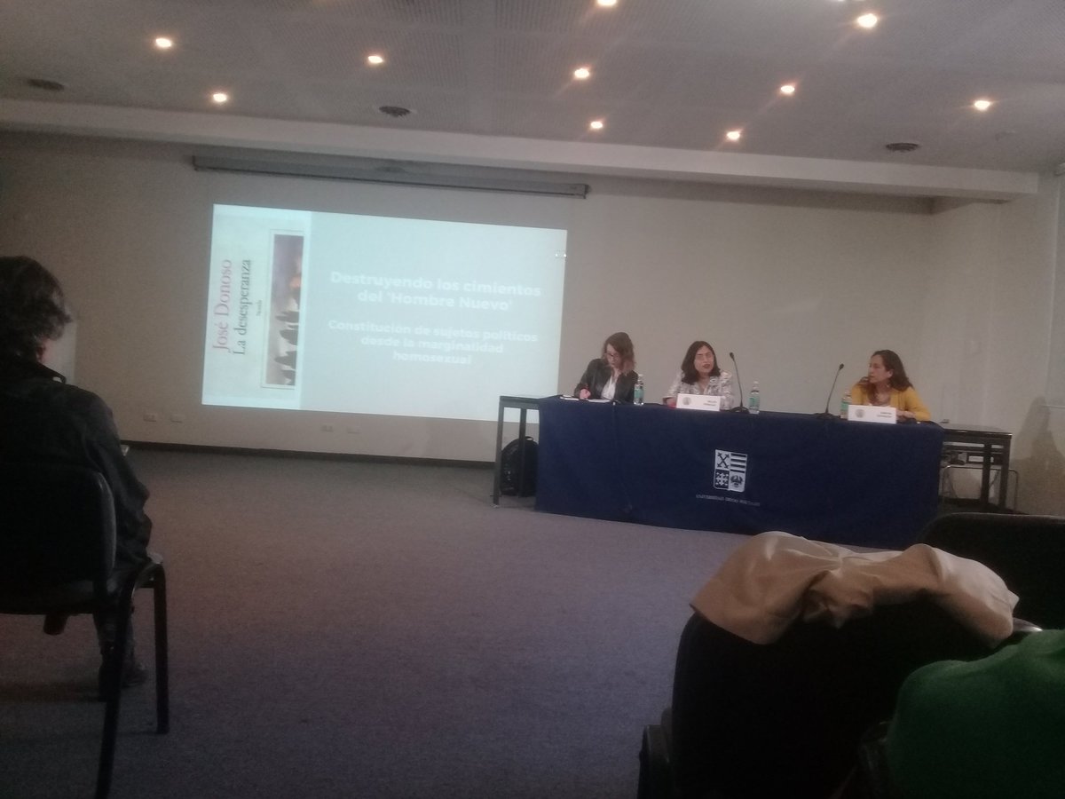 Primera mesa de investigación en <a href="/JornadasDonoso/">Jornadas Donosianas</a>: temática queer entre donoso y otres autores. Presenciamos y escuchamos la investigación de Belén Venegas