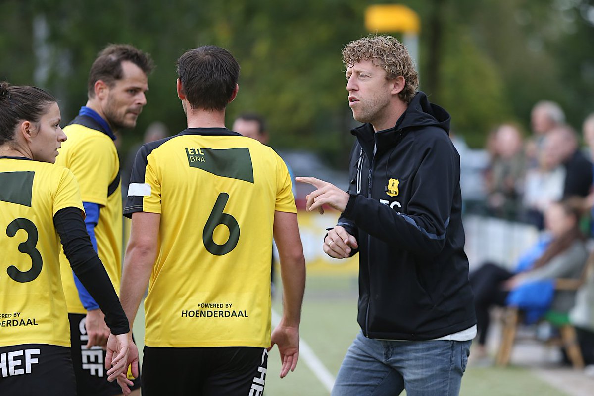 In de Hoofdklasse B beleefde <a href="/dalto_korfbal/">Dalto/Klaverbladverz</a> een spannende middag in Pijnacker, maar de ploeg van Barry Schep kroop door het oog van de naald. Promovendus <a href="/kvswift/">kv Swift (M)</a> pakte wederom de punten: bit.ly/2oVsZvd

Foto: Marco Spelten, <a href="/korfbalfoto/">Korfbalfoto</a>