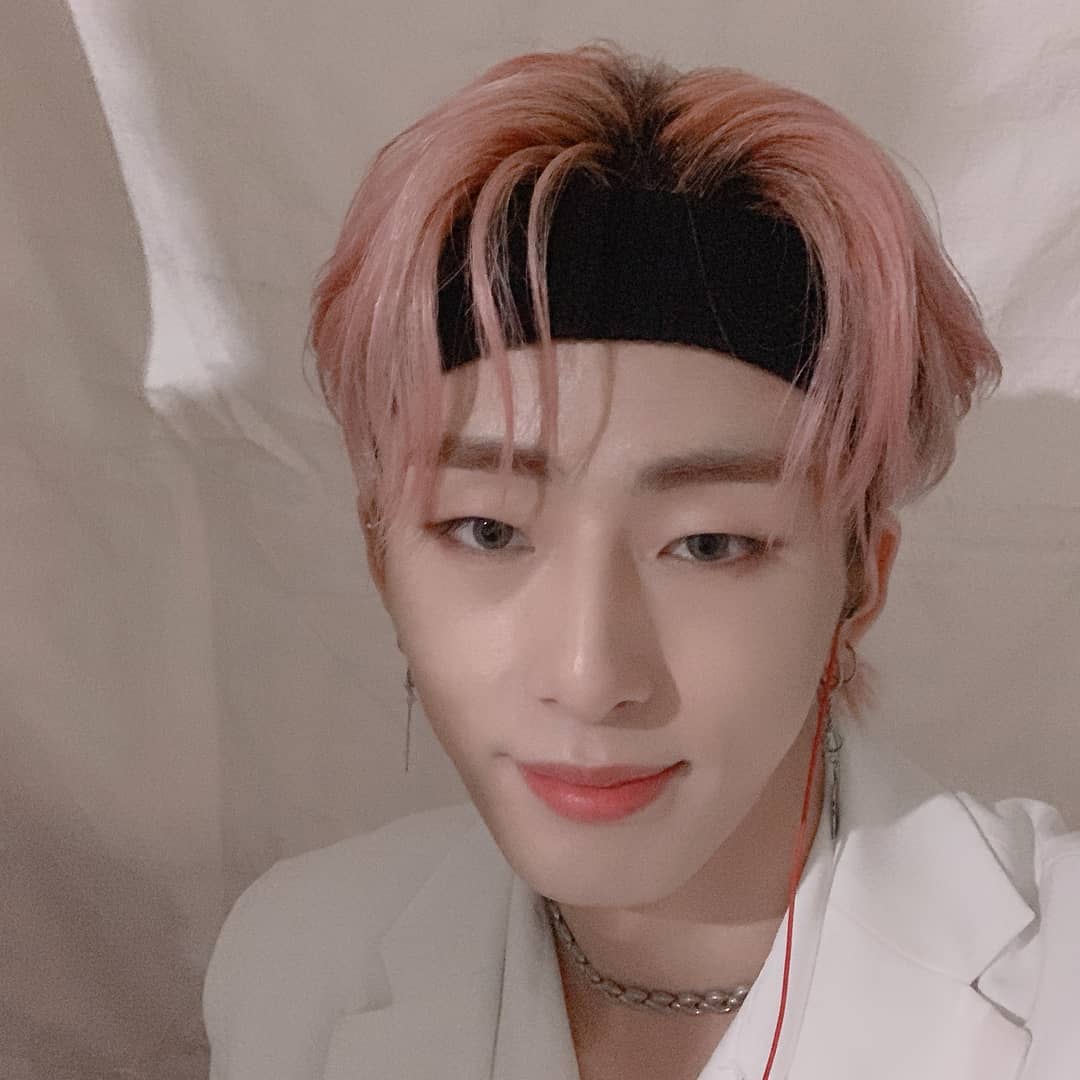 noir__int's tweet photo. [TRANS] 191007 Noir official Instagram update

Lumiere hahaha until today's fanmeeting
From early until late, thank you for spending time with us ❤ ㅎㅎㅎ 
We'll see you soon, I promise!!

#느와르 #NOIR #박력돌 #남신돌 #김시헌 #SIHEON #Lumiere #ILoveYou #GoHomeSafely https://t.co/LiNYnTrMuO