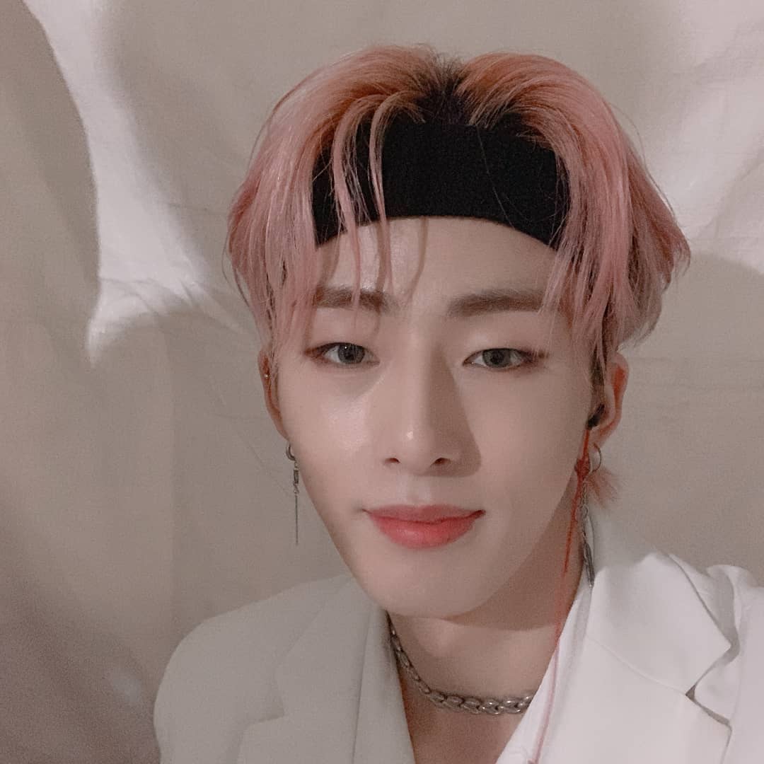 noir__int's tweet photo. [TRANS] 191007 Noir official Instagram update

Lumiere hahaha until today's fanmeeting
From early until late, thank you for spending time with us ❤ ㅎㅎㅎ 
We'll see you soon, I promise!!

#느와르 #NOIR #박력돌 #남신돌 #김시헌 #SIHEON #Lumiere #ILoveYou #GoHomeSafely https://t.co/LiNYnTrMuO