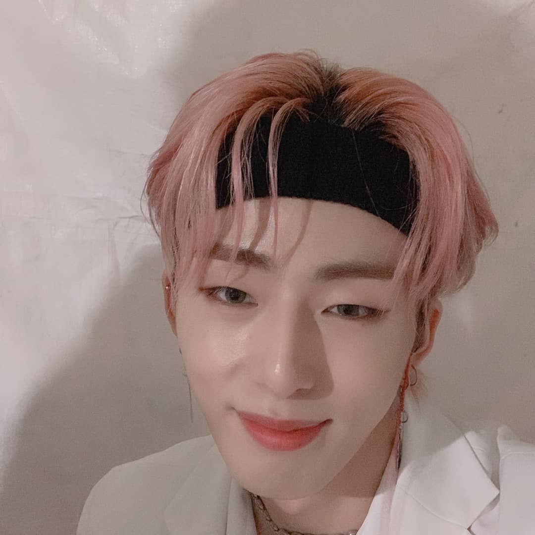 noir__int's tweet photo. 191007 Noir official Instagram update

Lumiere hahaha until today's fanmeeting
From early until late, thank you for spending time with us ❤ ㅎㅎㅎ 
We'll see you soon, I promise!!

#느와르 #NOIR #박력돌 #남신돌 #김시헌 #SIHEON #Lumiere #ILoveYou #GoHomeSafely https://t.co/LIY1icu3yY