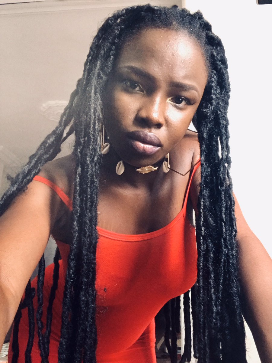 ReineAblaa's tweet image. Gros front ❤️
Grosses lèvres 🔥
Petits yeux 🥰
Teint noir ❤️
Vergetures 🔥🔥
En gros le naturel que les hommes de maintenant n’aiment plus!
Mais je m’aime moi et c’est le plus important 😍