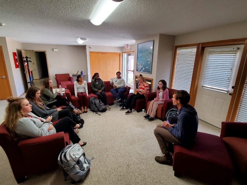 JadaGoldenSmit1's tweet photo. Had the opportunity to talk with Dr. Haymaker and learn about empathy in the medical field on Friday!! @CFCAPSMed https://t.co/A35hrAYiwz