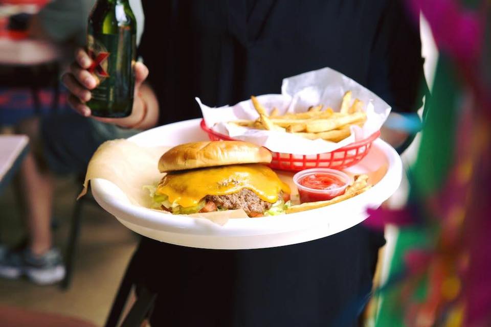 chrismadrids's tweet photo. Back and better than ever! Let a Macho Cheddar Cheezy melt your Monday blues away. π
.
#ChrisMadrids #CheddarCheezy #SanAntonio #SAEats https://t.co/rAYA2078tx