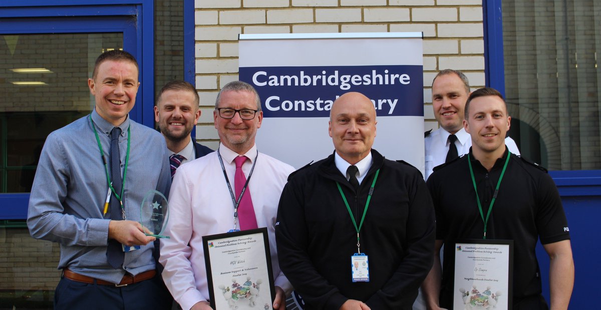 PboroCops's tweet photo. Well done to Sergeants Paul Harris and Rich Ellison (left) who won an internal award for their boxing scheme Knock Out Extremism. The scheme has been working with boxing clubs since 2018 to help draw vulnerable young people away from negative influences 🏆🥊 https://t.co/sYrw0upD6D