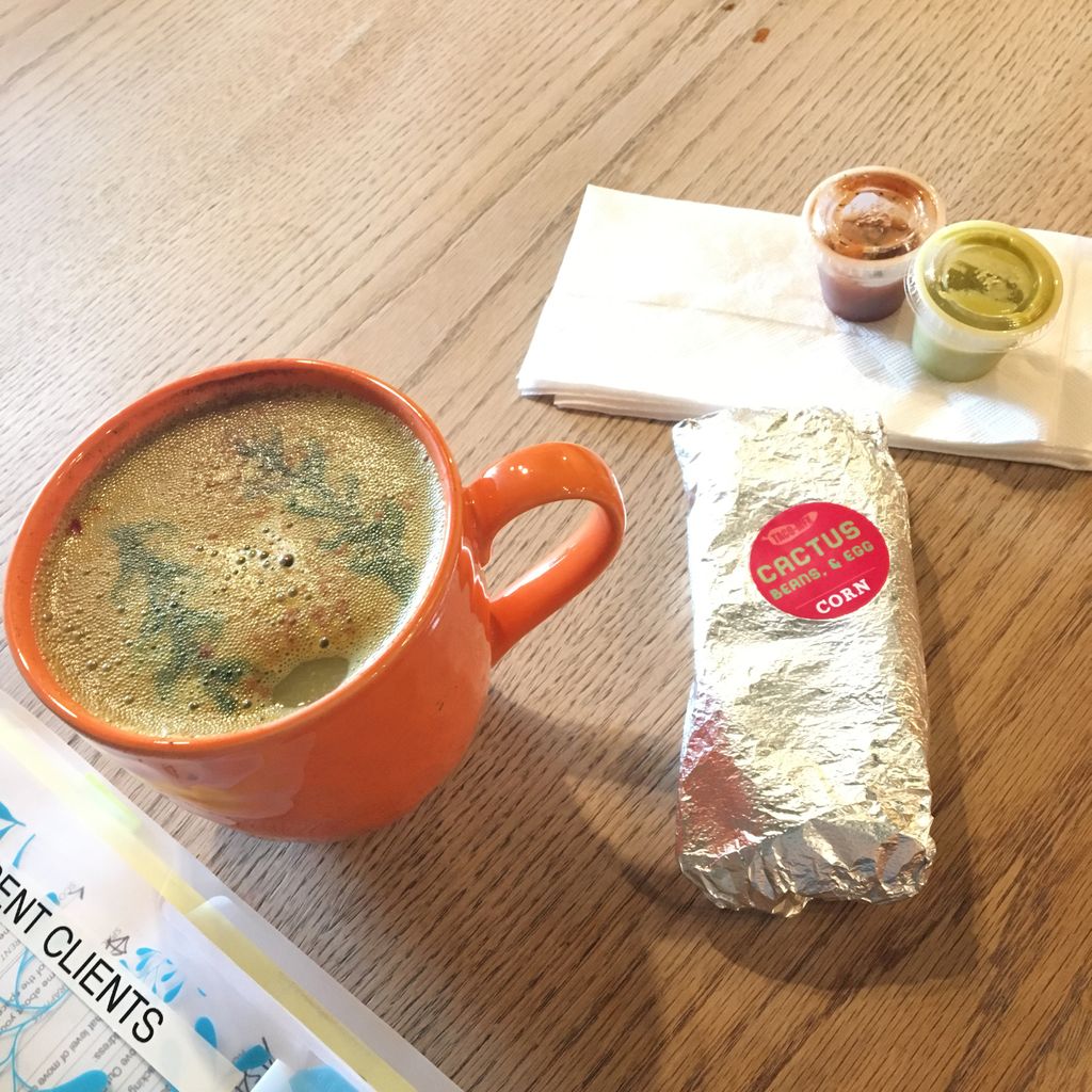 3eOrganizing's tweet image. The most gorgeous chai I’ve ever seen! And a yummy brekkie taco to jump start my day before helping my client get unpacked! @coronacoffeeco