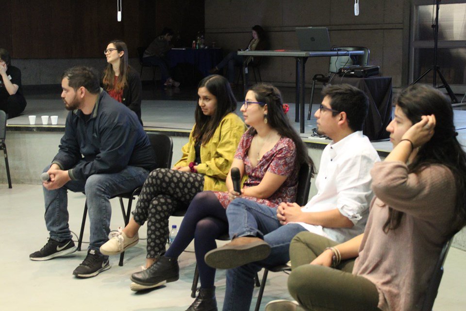 CR2_uchile's tweet photo. 🦙👩‍🔬👨‍🔬Durante este fin de semana se llevó a cabo la actividad #ExplorandoLaCOP25 organizado por @parexplorarmsp. En esta oportunidad estudiantes de #RedLama (CR)2 participaron en el conversatorio "Tras la huella del cambio climático" https://t.co/fvykVmiuMa