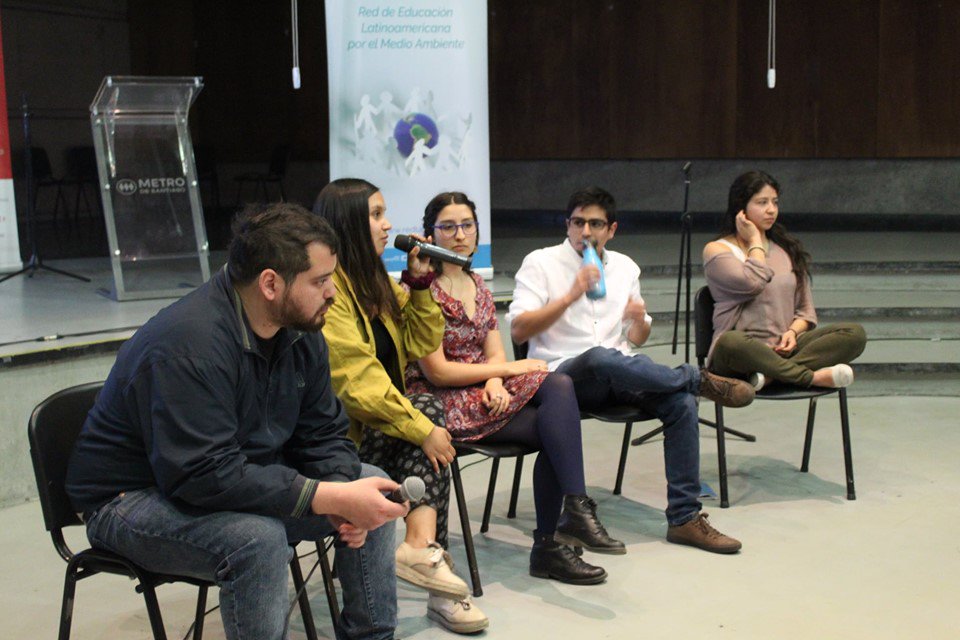 CR2_uchile's tweet photo. 🦙👩‍🔬👨‍🔬Durante este fin de semana se llevó a cabo la actividad #ExplorandoLaCOP25 organizado por @parexplorarmsp. En esta oportunidad estudiantes de #RedLama (CR)2 participaron en el conversatorio "Tras la huella del cambio climático" https://t.co/fvykVmiuMa