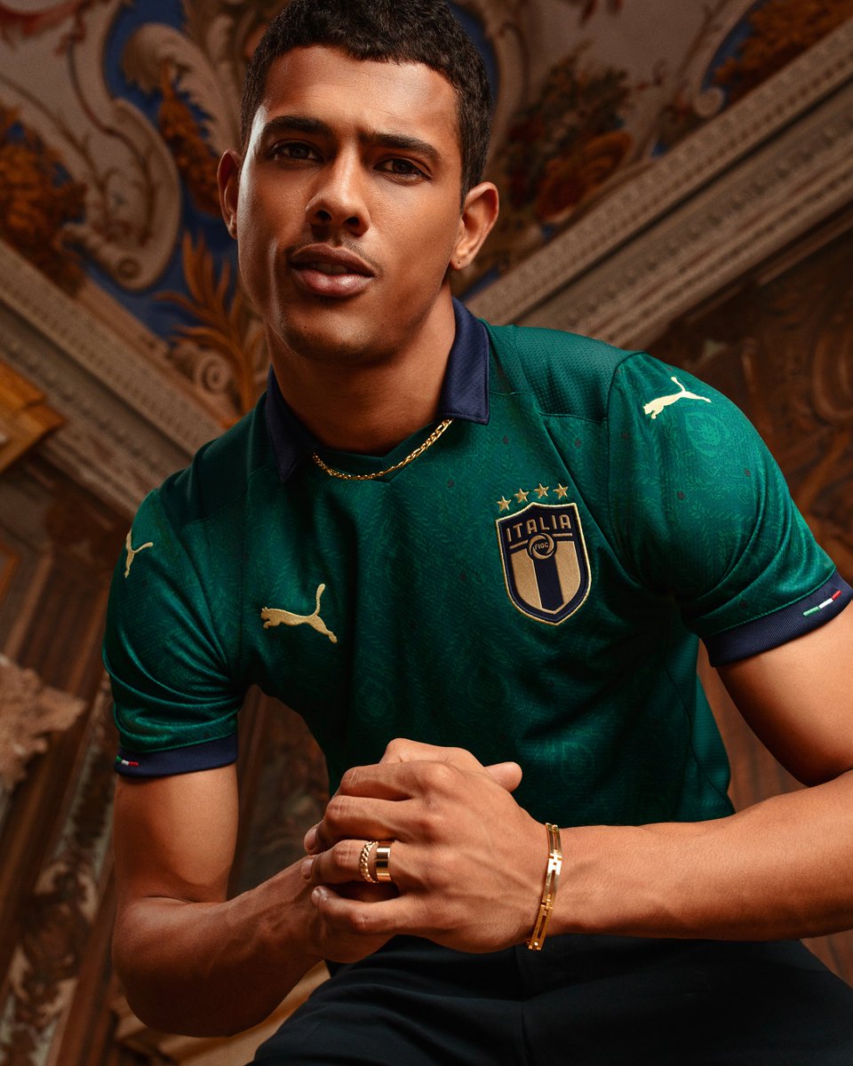 Eurosport_FR's tweet photo. La Squadra Azzurra passe au vert ! RT pour tenter de gagner le nouveau maillot de l'équipe d'Italie offert par @PUMA ⚽🇮🇹 
#ForeverFaster #NewLevels https://t.co/bSMehLCoQ9