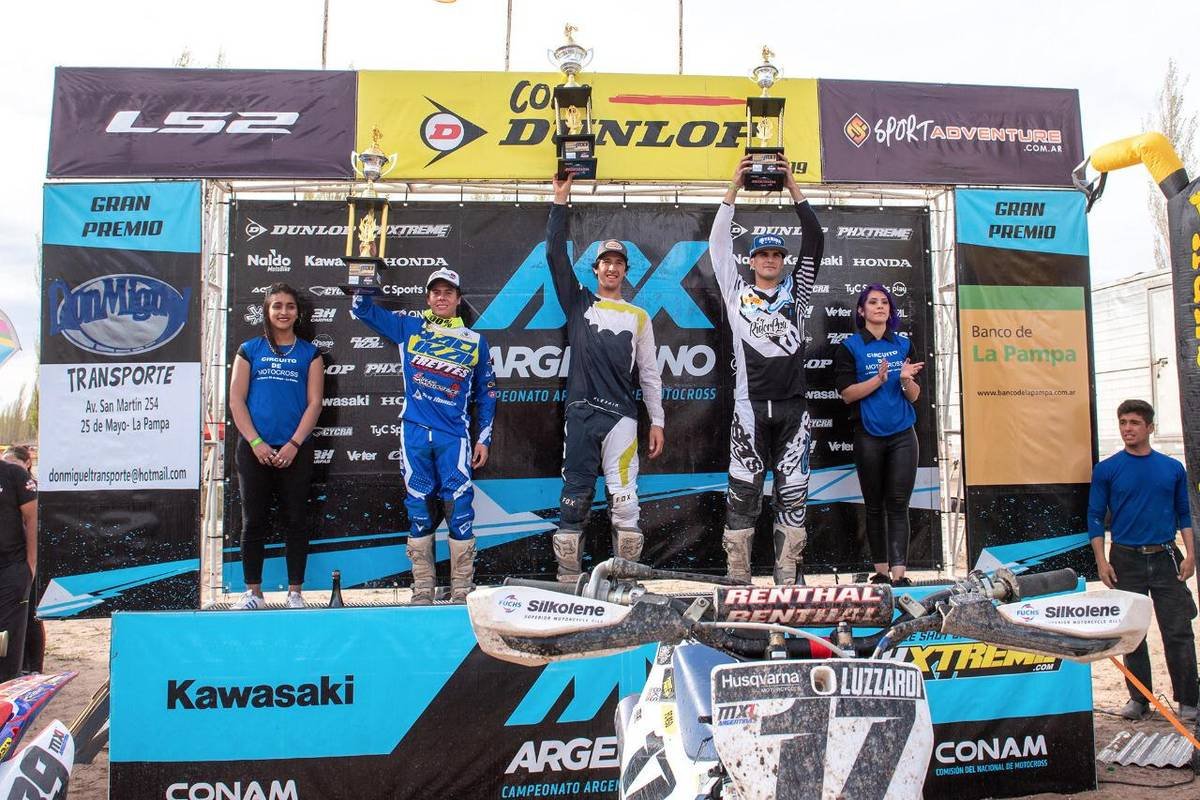 FuelUniverseTV's tweet photo. Luzzardi gana en La Pampa y se perfila para el campeonato || https://t.co/uwxIpX1y5s ||
#CONAMMX #LaPampa #25deMayo #Luzzardi #Landa #Antezana #FuelUniverse https://t.co/ac8Ius1tHw