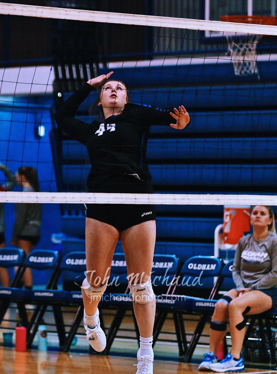 🔵🏐 AWAY game tonight vs BALLARD!! Come support our girls!!🔹5:30/6:30/7:30🔹Senior Spotlight: Sarah Burkhead 🏐🔵
