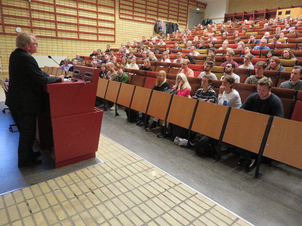 Försvarsminister Peter Hultqvist på Utrikespolitiska föreningen i Uppsala <a href="/UFUppsala/">UF Uppsala</a>