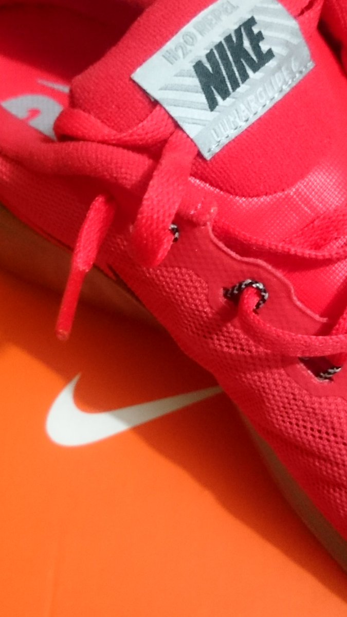 rockdrigo8325's tweet image. Ya les iba a pintar de amarillo el swoosh, pero lo de Flash no es por mi #Flash ⚡ sino por el reflejante. A estrenar estos Lunarglide 6 de @Nike (Cuando todavía se esmeraban, no que hoy es pésima la calidad [Y los anuncios peor ]) #BuenLunes #FlashFans ⚡ #ACorrer