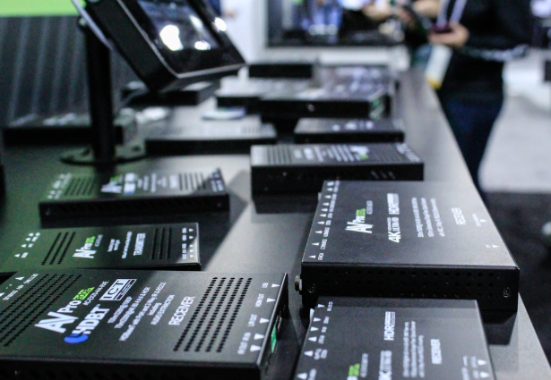 futurelinkco's tweet photo. Our President won a Fox & Hound HDMI Testing and Troubleshooting kit from @AVProEdge. Super cool booth - thank you guys! #IWon #FoxAndHoundHDMI #AVProEdge #AVPro #FutureLink #FutureLinkInc #LiveOutLoud #Audio #Video #IntegrationCompany #ColoradoIntegrationCompany #Business https://t.co/yCRO2iDvLh