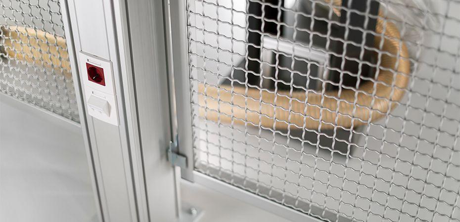ItemCentral204's tweet photo. First and foremost, machine safety is about making sure that employees are protected from potential hazards. Using special components from the MB Building Kit System, you can build guards, doors, machine enclosures and cabins.
#safeguarding #madesafe https://t.co/TOOgSziqZG