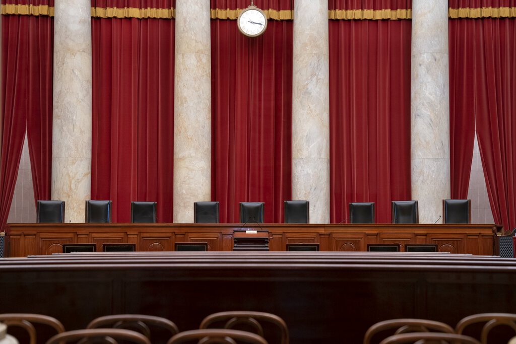 LeighJonesWORLD's tweet photo. If you've ever wondered about the inner workings of #SCOTUS, don't miss this excellent explainer from my @TWERadio colleague @ReichardWorld. I love that she tracked down audio of the justices explaining the process in their own words!
https://t.co/OuR5q7oiIK https://t.co/tOqHYwotEM