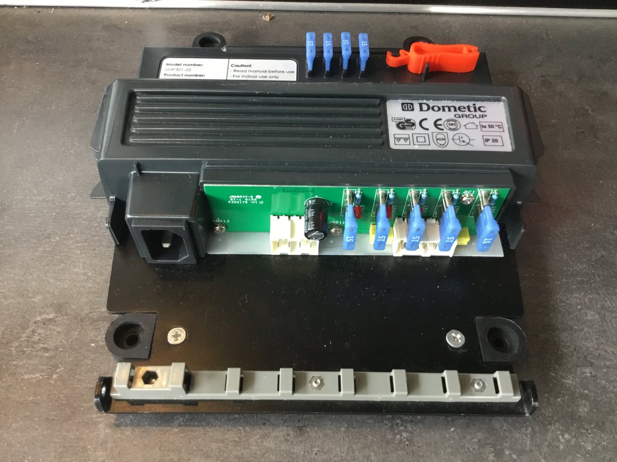 AutoSalland's tweet photo. Ook voor de reparatie van @dometic omvormers bent u bij ons aan het juiste adres. Onlangs hebben wij deze Dometic SMP 301-02 voor de klant hersteld. #omvormer #reparatie #vakantie #camper #dometic #caravan https://t.co/6bPOgBbsyH