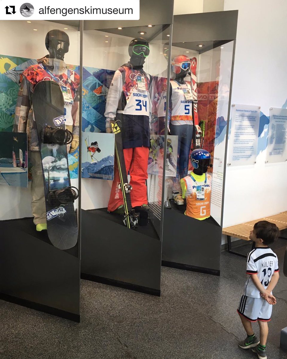 DanelleUmstead's tweet photo. I love this photo. The way this boy looks up at the Olympians/ Paralympians, you can a dream forming at its earliest stage. Kids aren't afraid to dream big, so why should we be? You can only achieve big when you're able to dream big, work hard, and never give up.๐ญย #vision4gold https://t.co/p2jKAWN66K