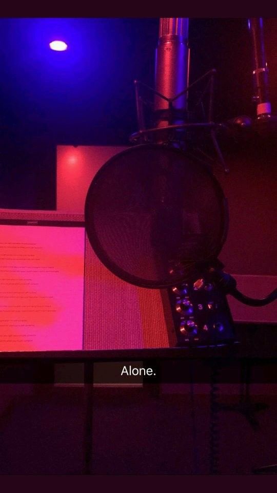 uwueclipseis's tweet image. “𝐈𝐭'𝐬 𝐩𝐚𝐲𝐛𝐚𝐜𝐤 𝐭𝐢𝐦𝐞...𝐛𝐥𝐮𝐞𝐛𝐞𝐫𝐫𝐲 𝐬𝐭𝐲𝐥𝐞!"

So excited to finally be in the #FLPIXAR studio recording for my lovely little Dot ☺️