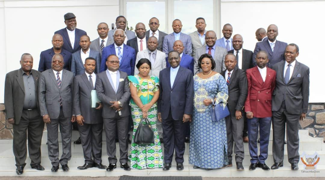 PrimatureRDC's tweet photo. Grève à la CVM, le caucus des élus du kongo central appelle à la reprise du travail; après des fructueux échanges ce lundi 7 octobre 2019 avec PM Ilunga Ilunkamba. https://t.co/WArtkfdZGM