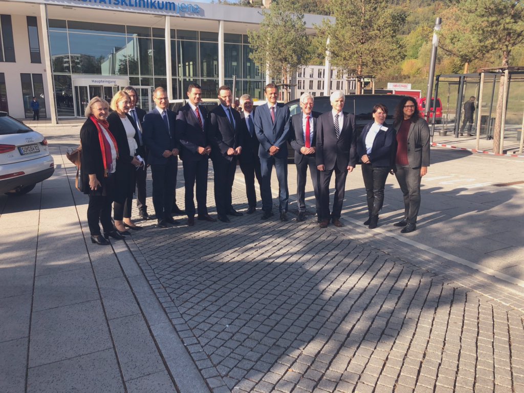 cdu_thueringen's tweet photo. Danach besichtigen @MikeMohring, @jensspahn und unsere Jenaer Direktkandidaten Guntram #Wothly und Rosa Maria #Haschke die neue Integrierte Notfallversorgung im @ukj_jena. #Aufbruch2019 #HeimatmitZukunft https://t.co/ytU1MIBTcX