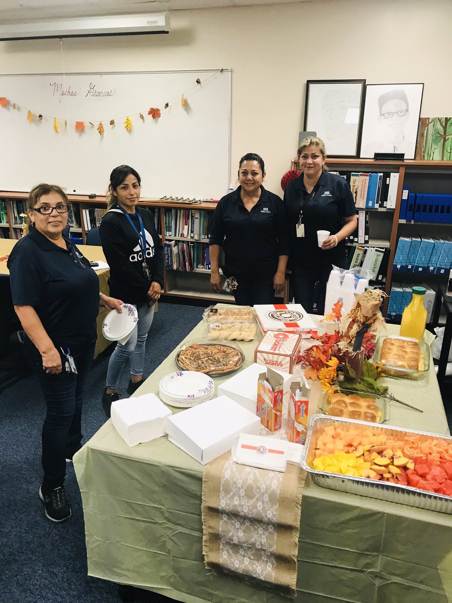 ChavezHS_HISD's tweet photo. Thank you very much to our custodians for helping make our campus conducive for learning!!! We appreciate all that they do!! 🙏🏼 #TheyRock #UnitedWeDoMore #NoSmallJob #ExcellenceInAllTheyDo https://t.co/rBVrp7xNe2