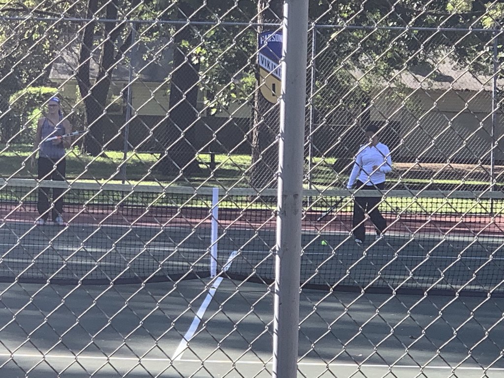 503PHSVikings's tweet photo. Schultz and Farris warming up! Go Vikes!!! https://t.co/c6sQRjVQTi