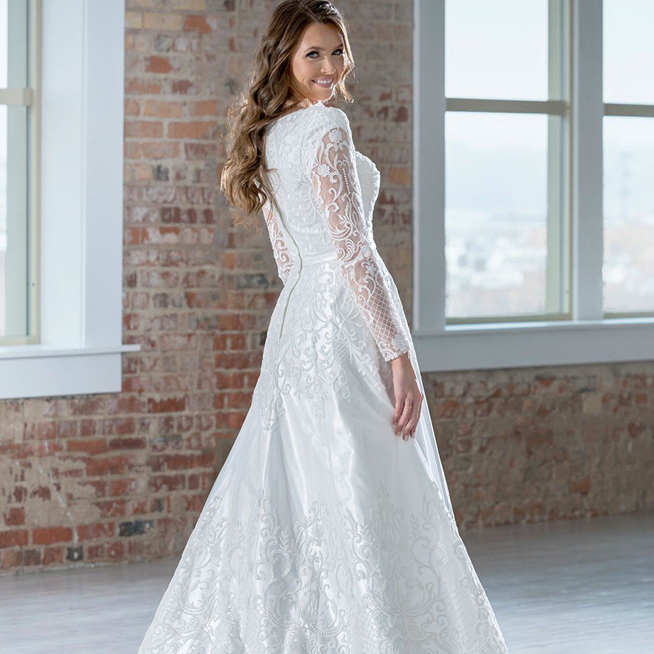 MalmroseB's tweet photo. This perfectly classic and traditional lace and tulle full A-line gown offers illusion lace long sleeves over modesty cap sleeves, a curved V-neckline, a satin natural waistband, a back zipper, and a court train. https://t.co/lOaYiZ6Zqz