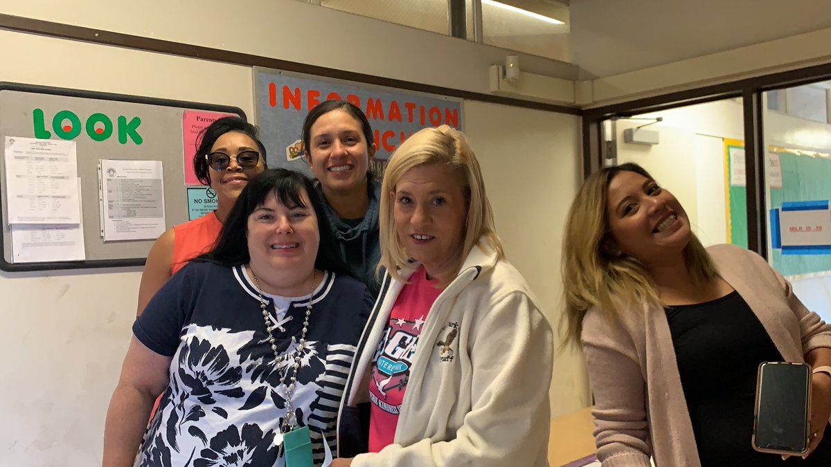 SparkleKTeach's tweet photo. @MontParkSchool 🤩 https://t.co/vWl3fDj3Nj