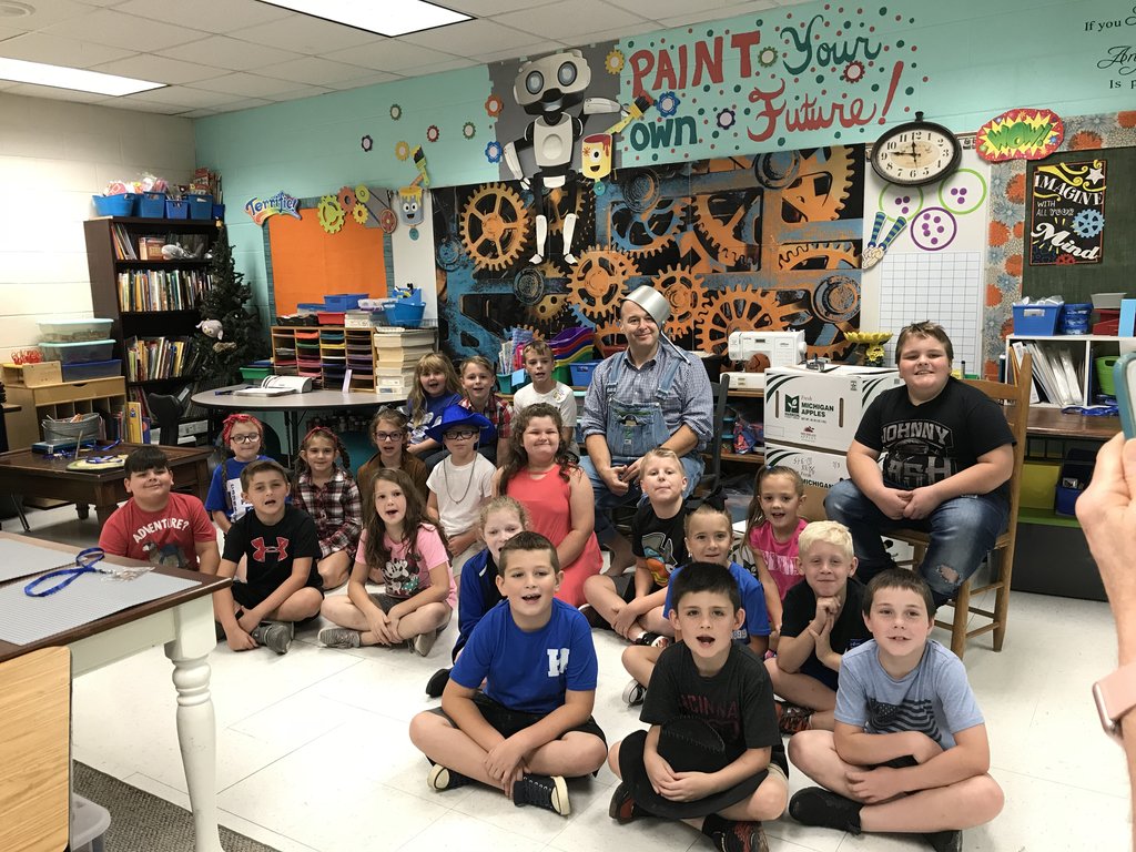 HES_Elementary's tweet photo. Mrs. Adkins’ 2nd grade class had a great time celebrating Apple Day! 
https://t.co/HPLxtwc0Ky https://t.co/RAhccboEgr