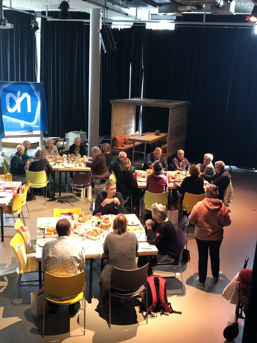 Het is de Week tegen Eenzaamheid! Daarom organiseerde ik (@WijZ_nu ) samen met <a href="/albertheijn/">Albert Heijn</a>  Stadshagen een Buurtbrunch voor wijkbewoners! Geen eenmalig evenement want vanaf dinsdag 29 oktober kunnen wijkbewoners iedere dinsdagmiddag terecht bij de buurtkamer in het Cultuurhuis!
