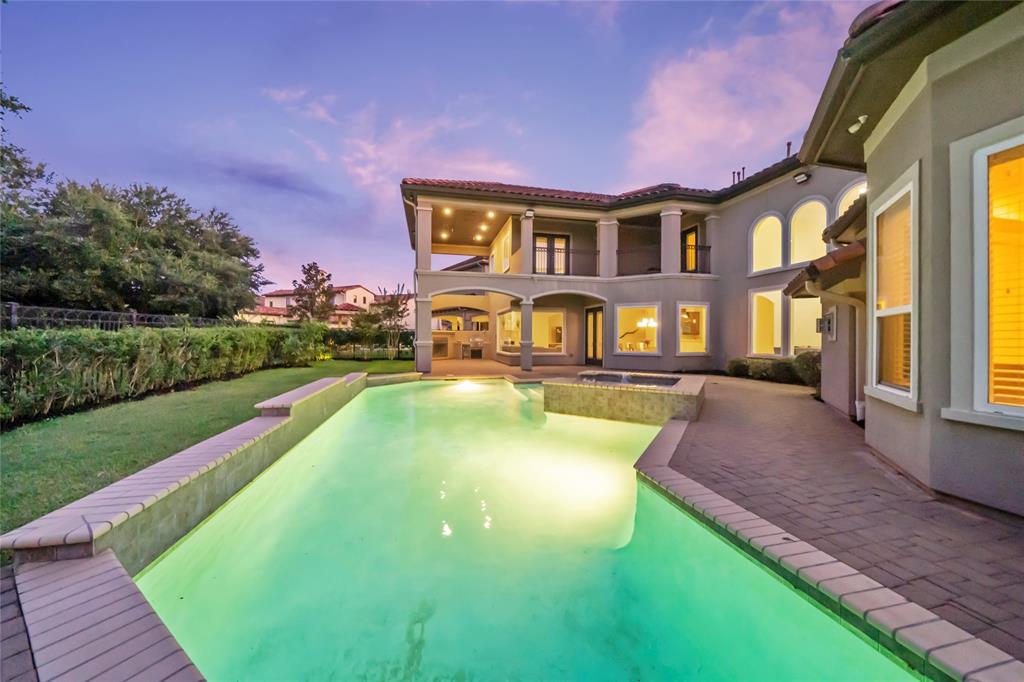 HollyThomp's tweet photo. RARE OPPORTUNITY to own a TRUE CUSTOM HOME  within the Gated &amp; Exclusive community of Crescent View Estates in Riverstone! 🌟🌟🌟

#hollythompsonrealtor #sugarland #riverstone #realestate #buywithconfidence #sellwithsuccess #exprealty #exprealtyproud

https://t.co/eaClD5gDLy https://t.co/KL2K3K3Fcl
