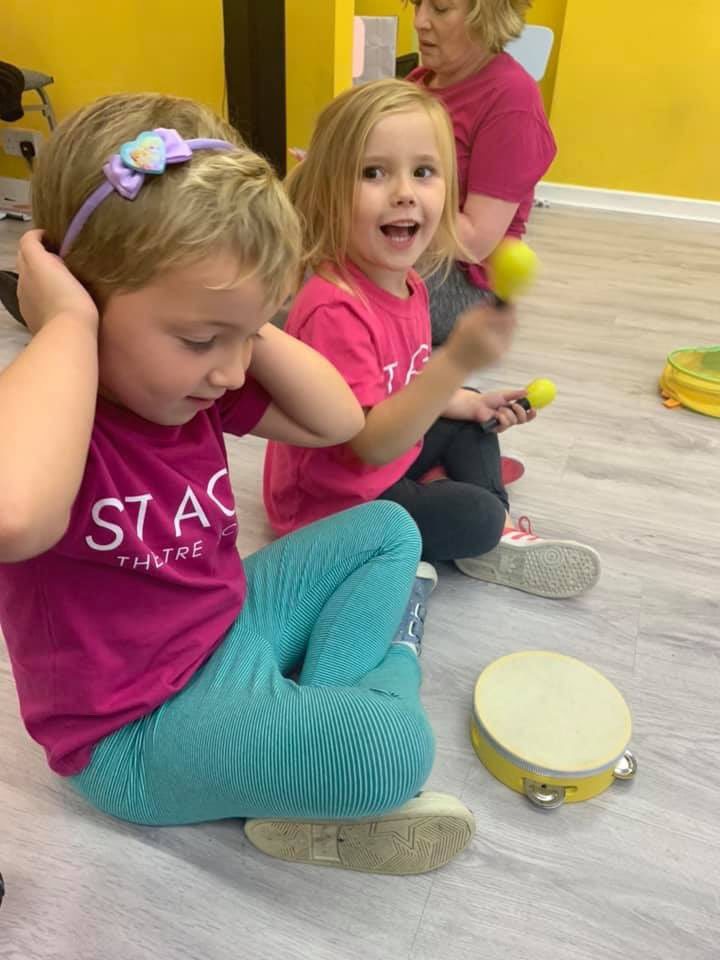 We are with our fantastic #NeathMinisStage8 students in The Stage Y Llwyfan 😁 See you all soon🎤😀🎤<a href="/AlliPinkyG/">Allison Gough</a>