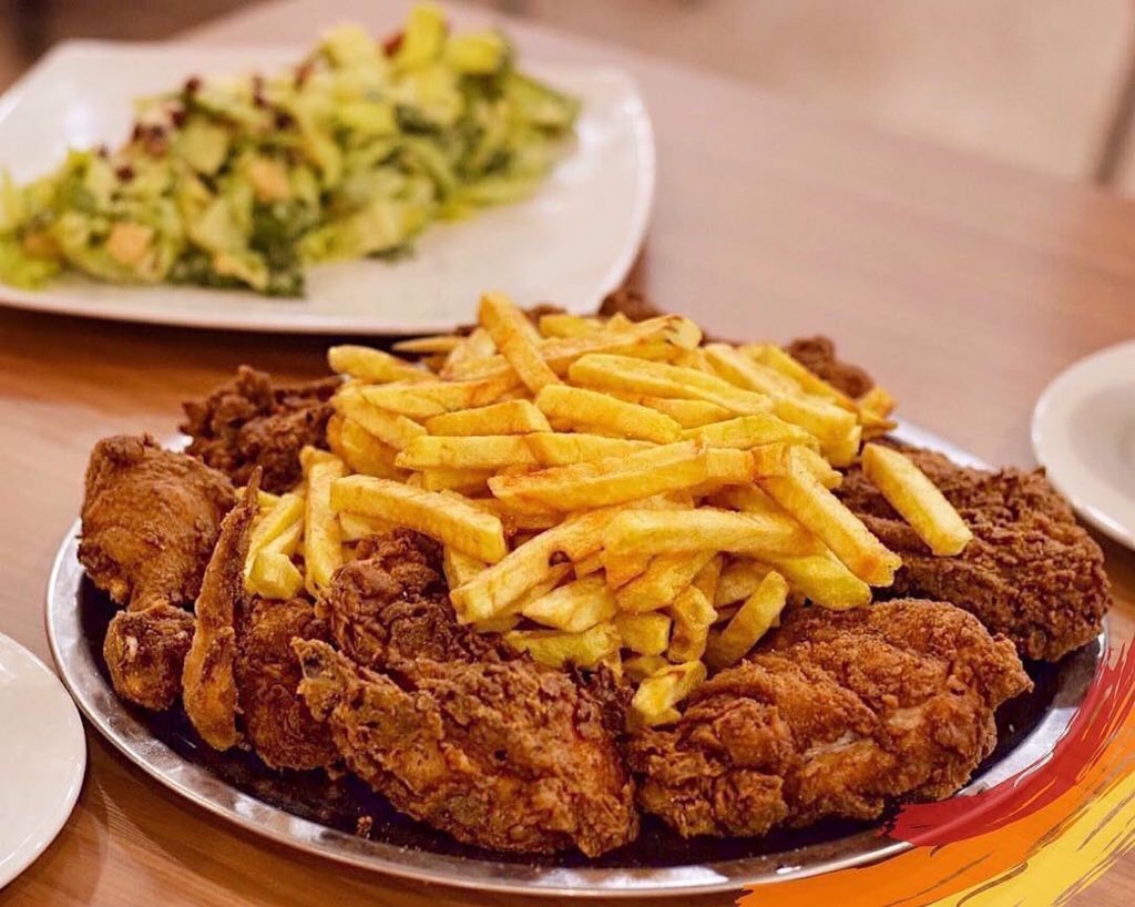 PanamaExtrema's tweet photo. El Combo 4 de Pollo a la Broaster le complementará perfectamente a tu día🧡 8 piezas de pollo🍗 ración de ensalada coles low🥗 y ración de papas fritas🍟 ¿Te animas? @digapolloc.a
#DigaPollo #DigaCenter #Combo4 #Pollo #Broaster #FrenchFries #PapasFritas #Maracay #Venezuela https://t.co/cA8hXh9SPS