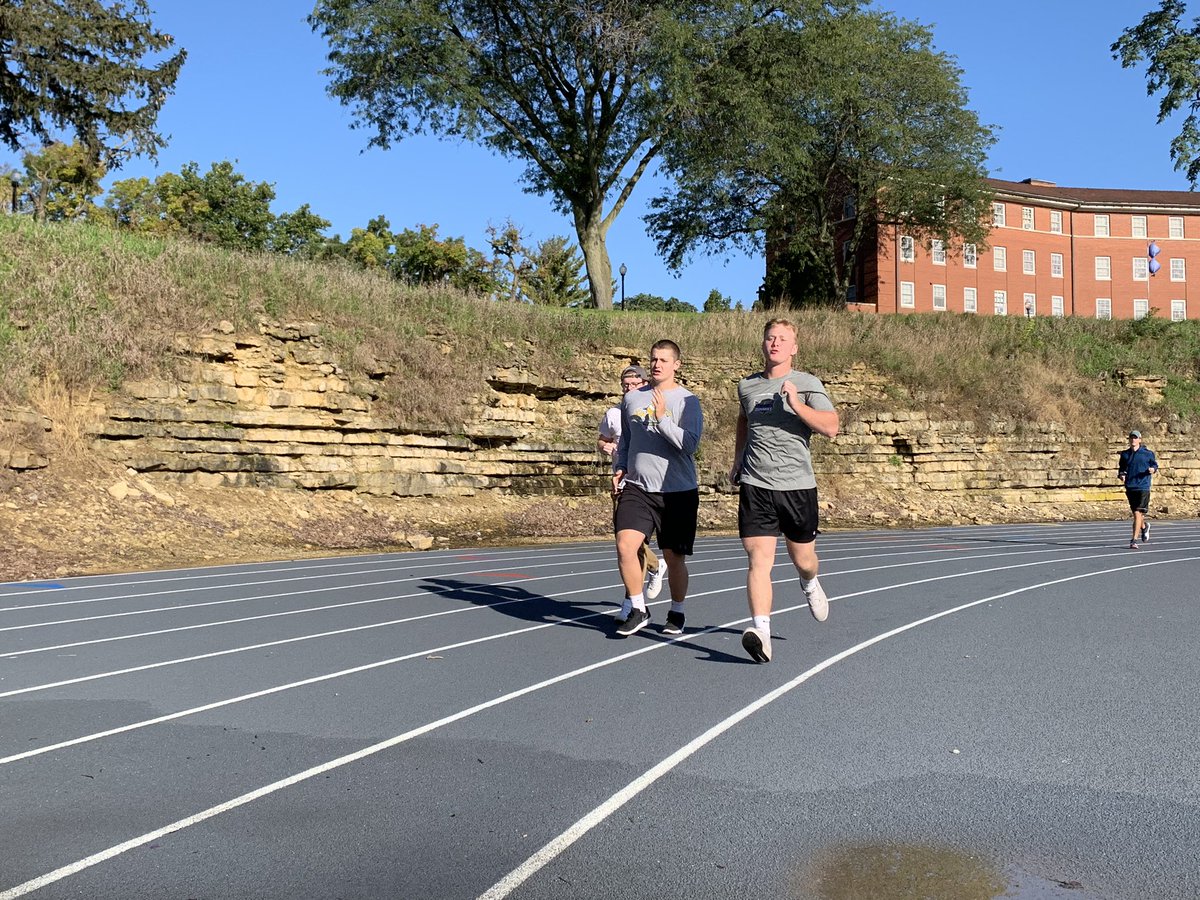 LoCokinesiology's tweet image. Our exercise physiology students getting after it on this fine Monday morning with the Cooper 1.5 mile Run/WalkTest! #duwork