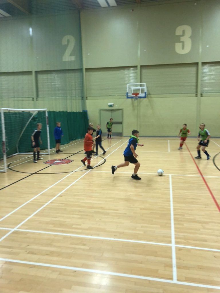 The Herts Futsal Academy is now in full swing. Another great session on  Friday night. ⚽️👍